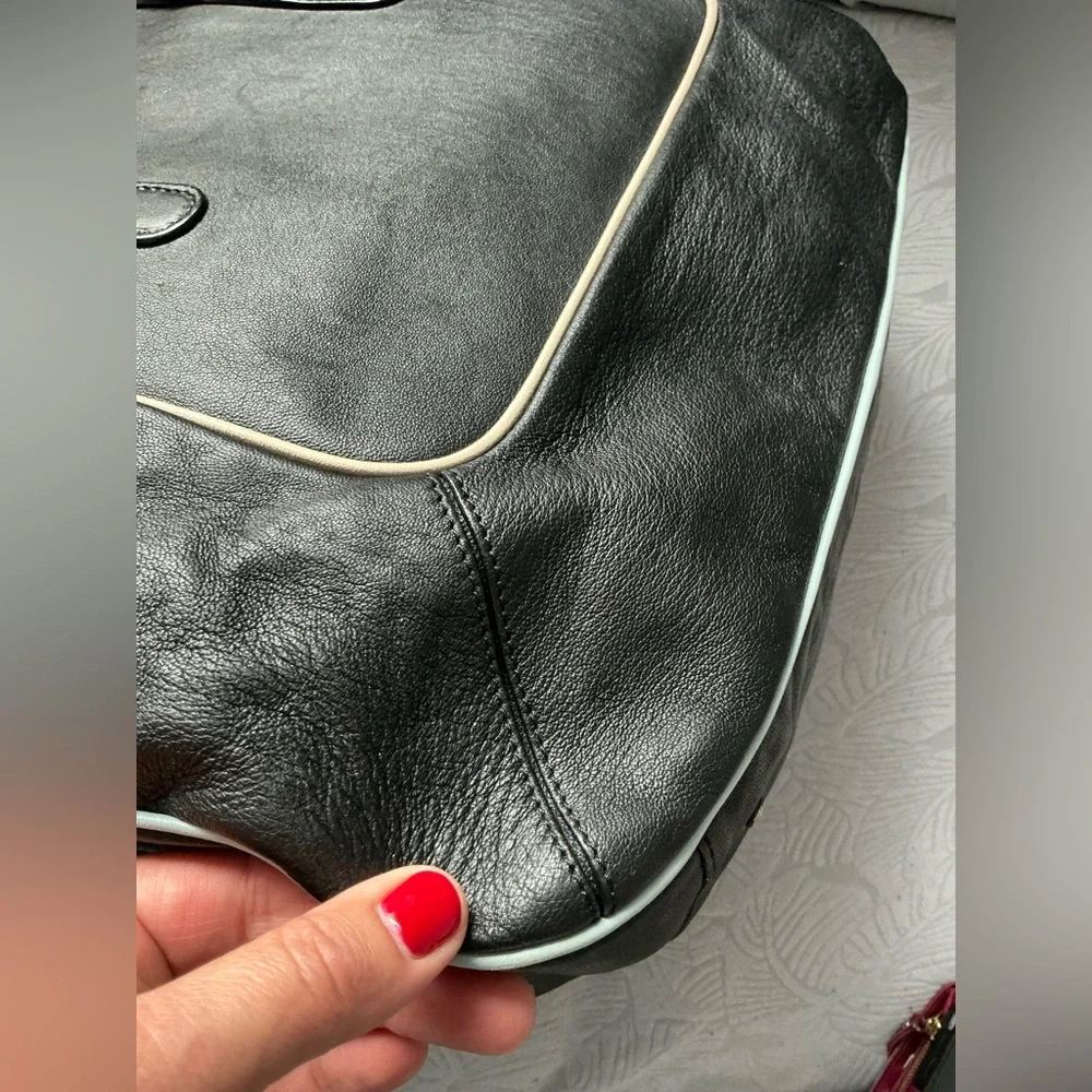 Authentic CHLOE spacious tote bag 🖤🤍🖤🤍